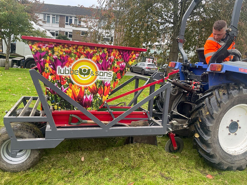 Lubbe & Sons mass bulb-planting machine.