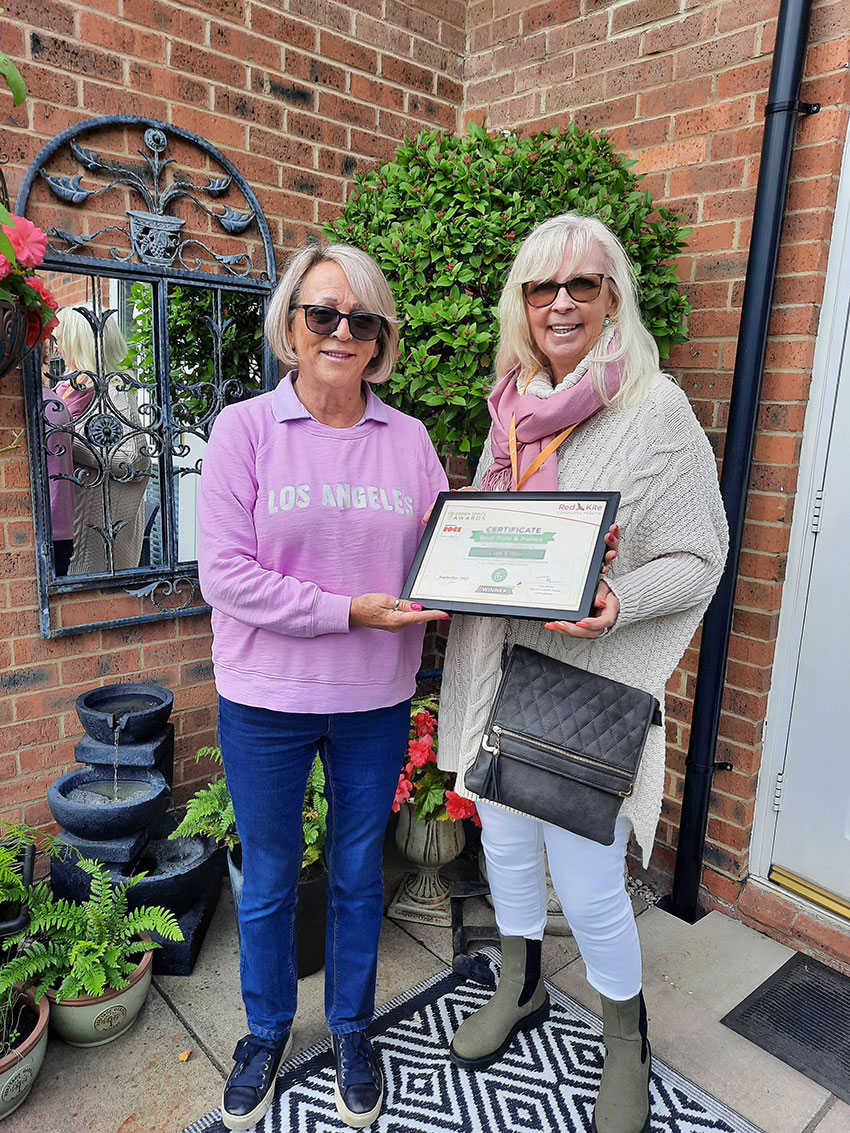 Red Kite Green Space Awards 2023 - The Best pots and patios winner with her certificate