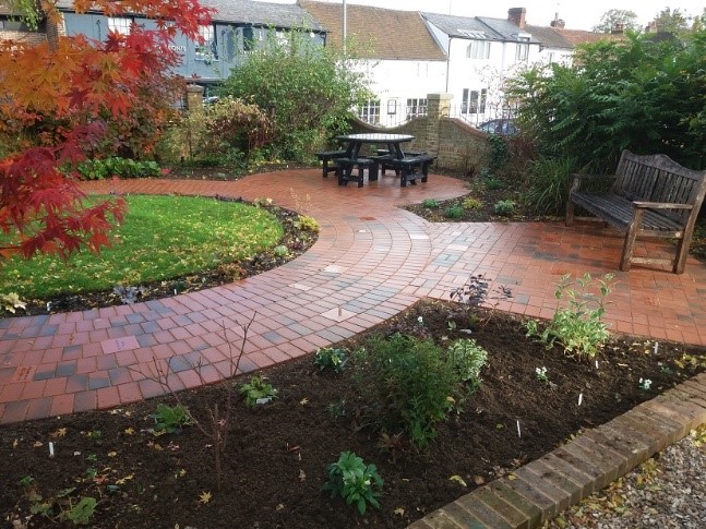 Walk For Life Marlow - A lovely landscaped garden with a circular footpath